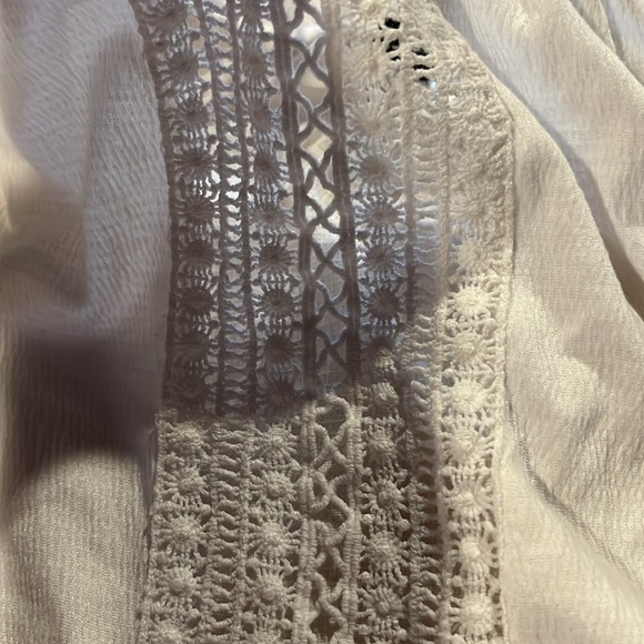 H&M white tee - Picture 3 of 5